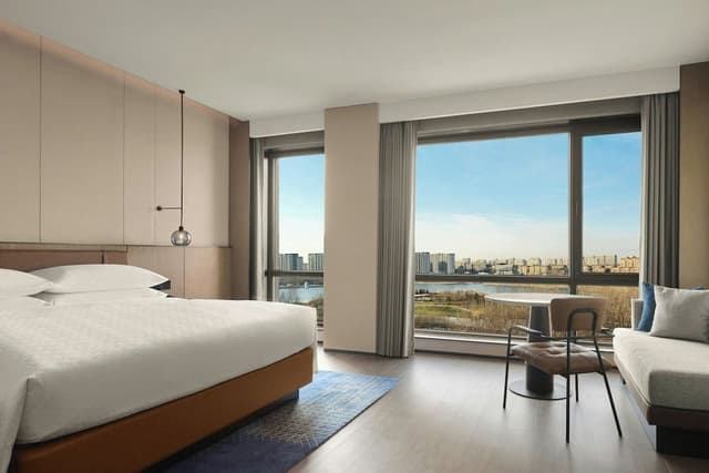 Standard Room, 1 King Bed