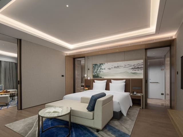 Deluxe Suite, 1 King Bed