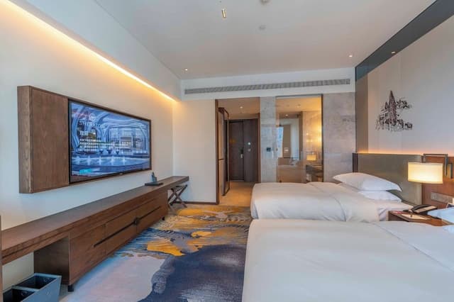 Room, 2 Twin Beds, City View