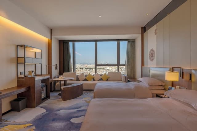 Family Room, City View (Deluxe Family)