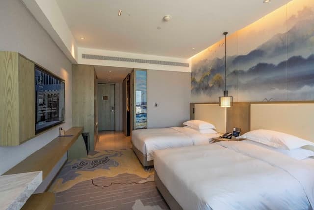 Room, 2 Twin Beds, City View