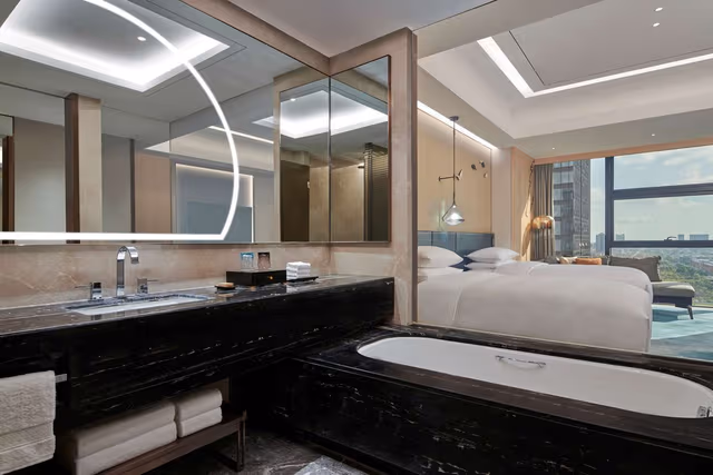 TWIN DELUXE ROOM