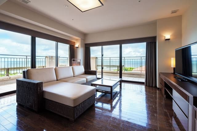 Corner Suite, Non Smoking [Main Building Ocean's Wing]