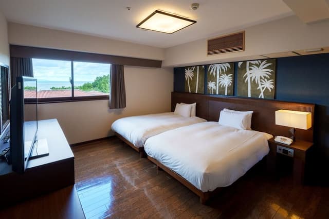 Corner Suite, Non Smoking [Main Building Ocean's Wing]