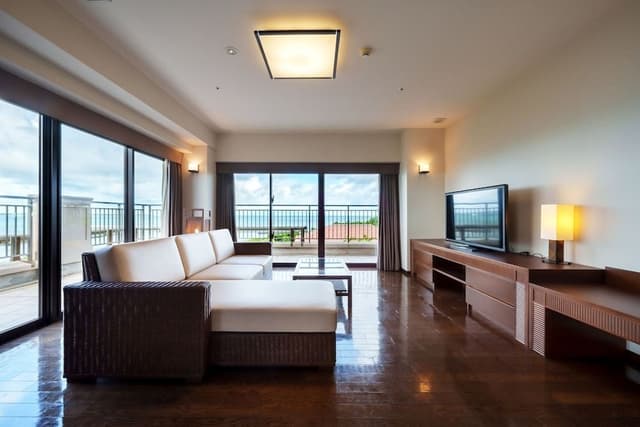 Corner Suite, Non Smoking [Main Building Ocean's Wing]