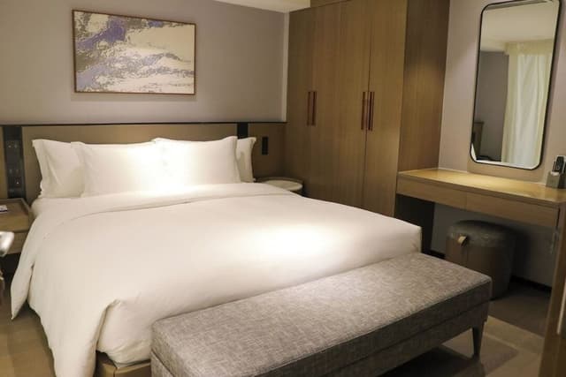 Loft, 1 King Bed, Club Lounge Access (Suite)