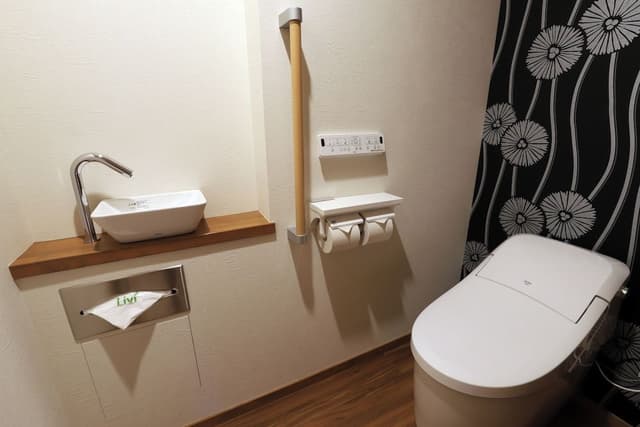 [Roshokan Japanese western style room] Twin bed with Futon & Hot spring bath