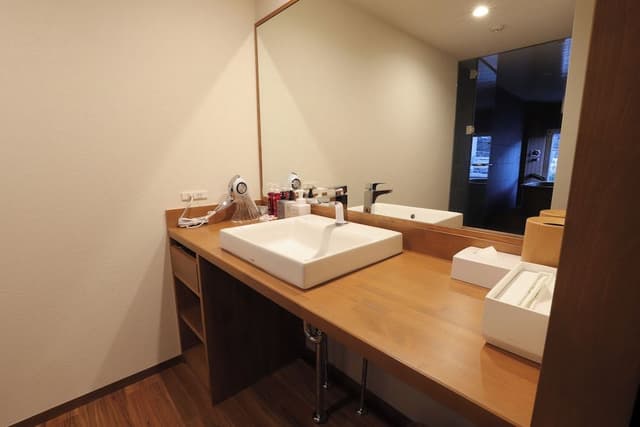 [Roshokan Japanese western style room] Twin bed with Futon & Hot spring bath