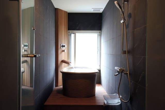 [Roshokan Japanese western style room] Twin bed with Futon & Hot spring bath