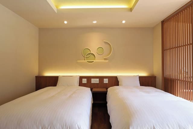 [Roshokan Japanese western style room] Twin bed with Futon & Hot spring bath