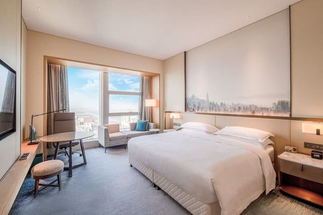 Deluxe Room, 1 King Bed, City View