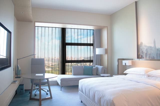 Deluxe Room, 1 King Bed, Lake View