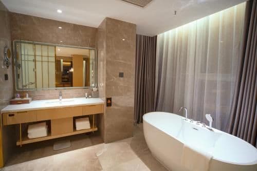 1 King Bed, Suite, City View, Smoking