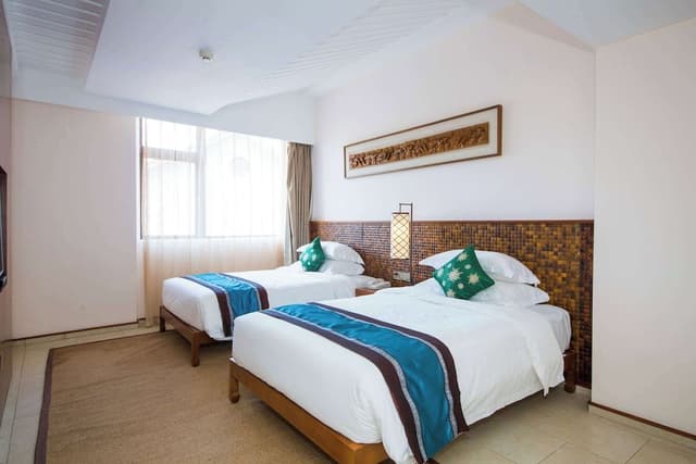 Family Suite, Multiple Beds, Smoking, Mountain View