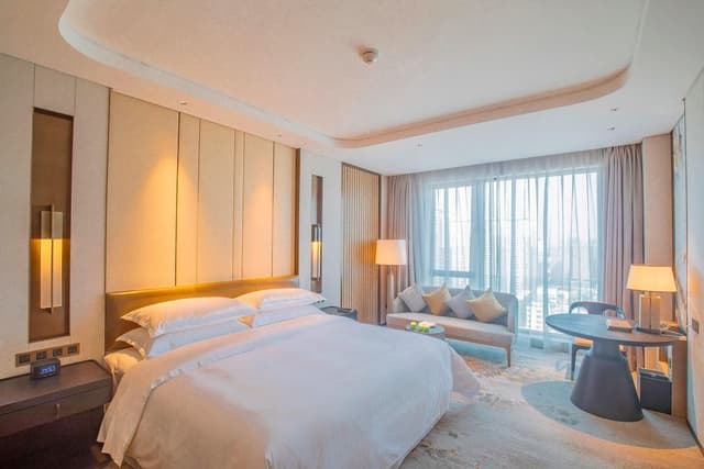 Suite, 1 King Bed, River View