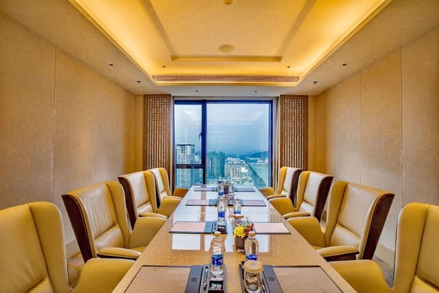 Suite, 1 King Bed, River View