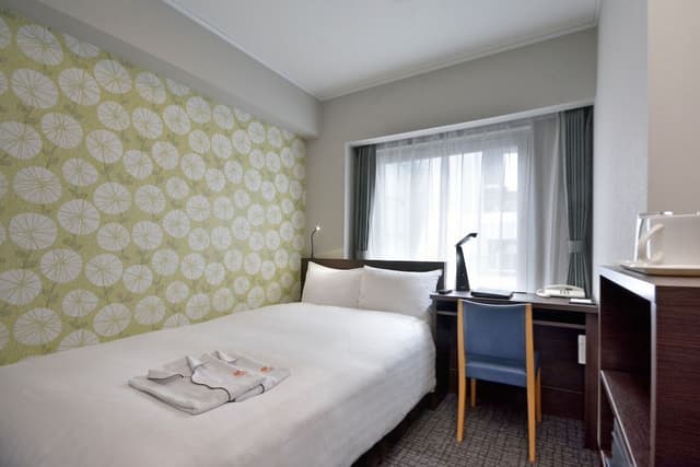 [Non-Smoking] Adjoining Semi Double (2 rooms next to each other)