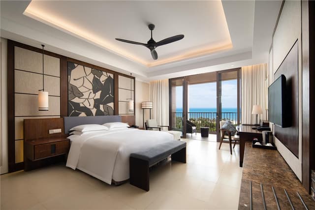 KING DELUXE OCEAN VIEW ROOM