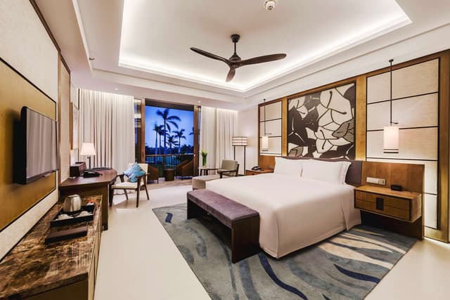 KING GARDEN VIEW ROOM
