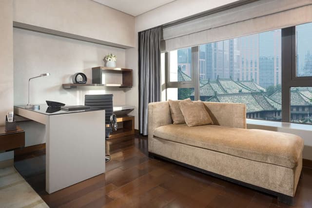 TWIN HILTON EXECUTIVE ROOM