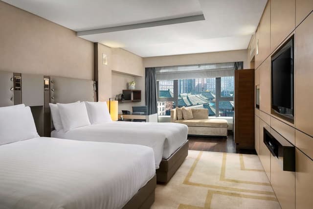 TWIN HILTON EXECUTIVE ROOM