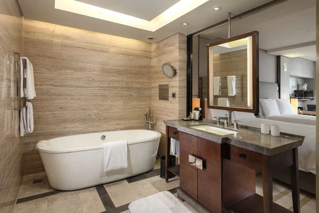 TWIN HILTON EXECUTIVE ROOM