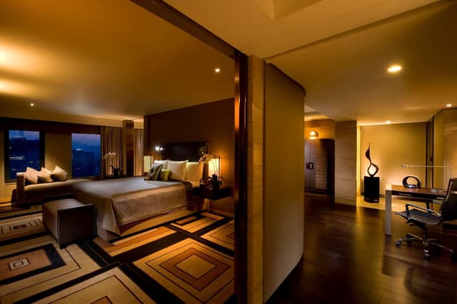 KING DELUXE SUITE