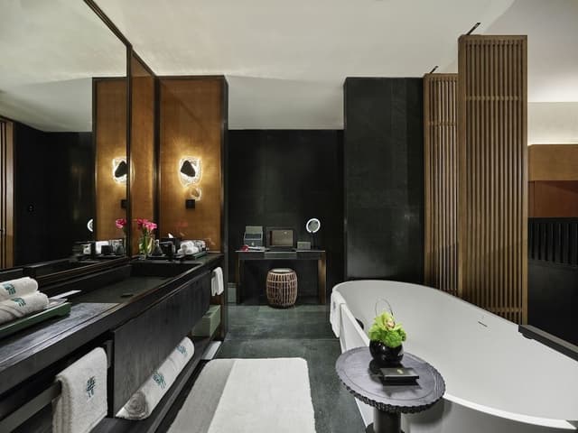 Cloud Terrace Cliff Suite