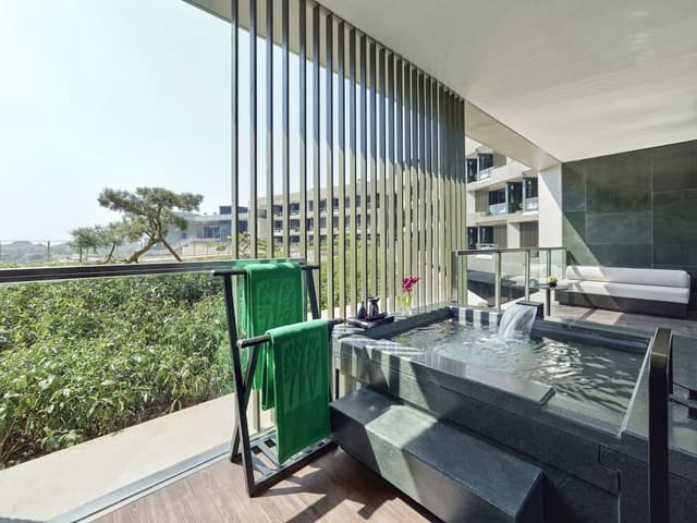 Cloud Terrace Cliff Suite