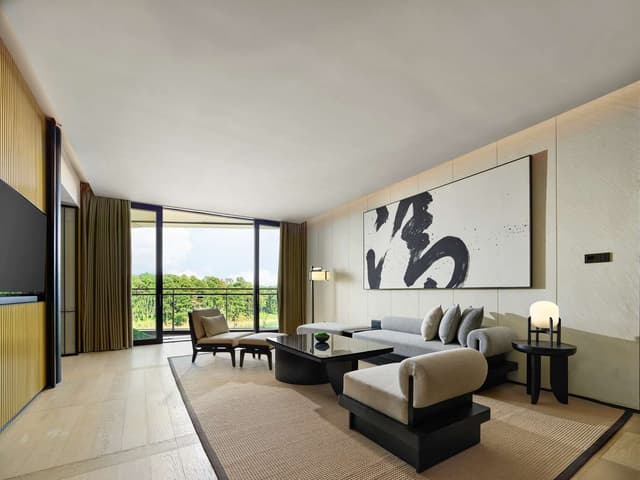 KING AMBASSADOR SUITE
