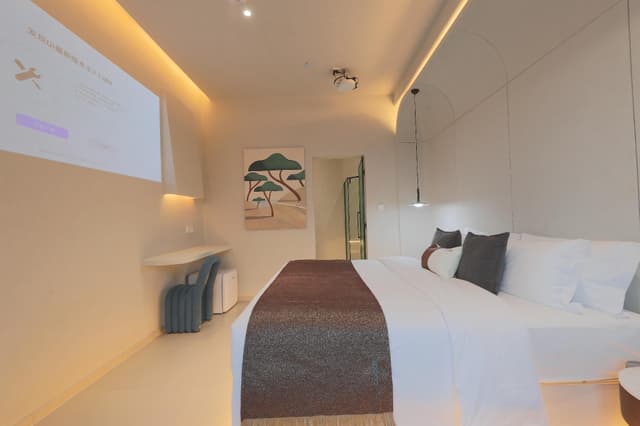Warm Queen Room