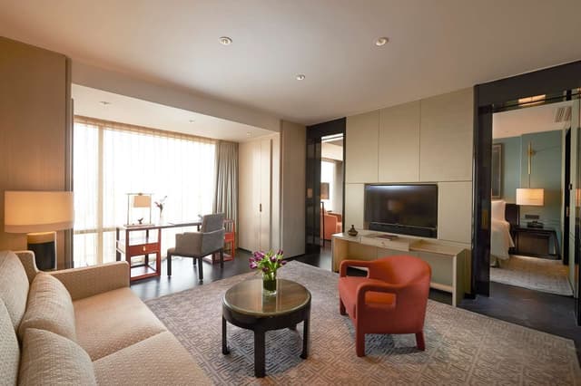 KING DELUXE SUITE