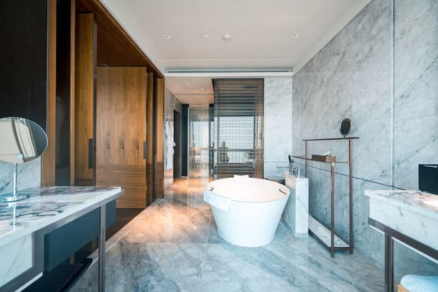 Premium Room, 1 King Bed (HkZhMo Bridge, Club Lounge Access)
