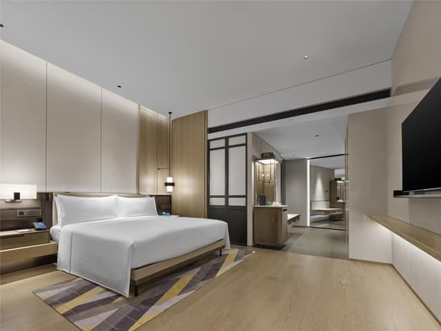 KING DELUXE ROOM