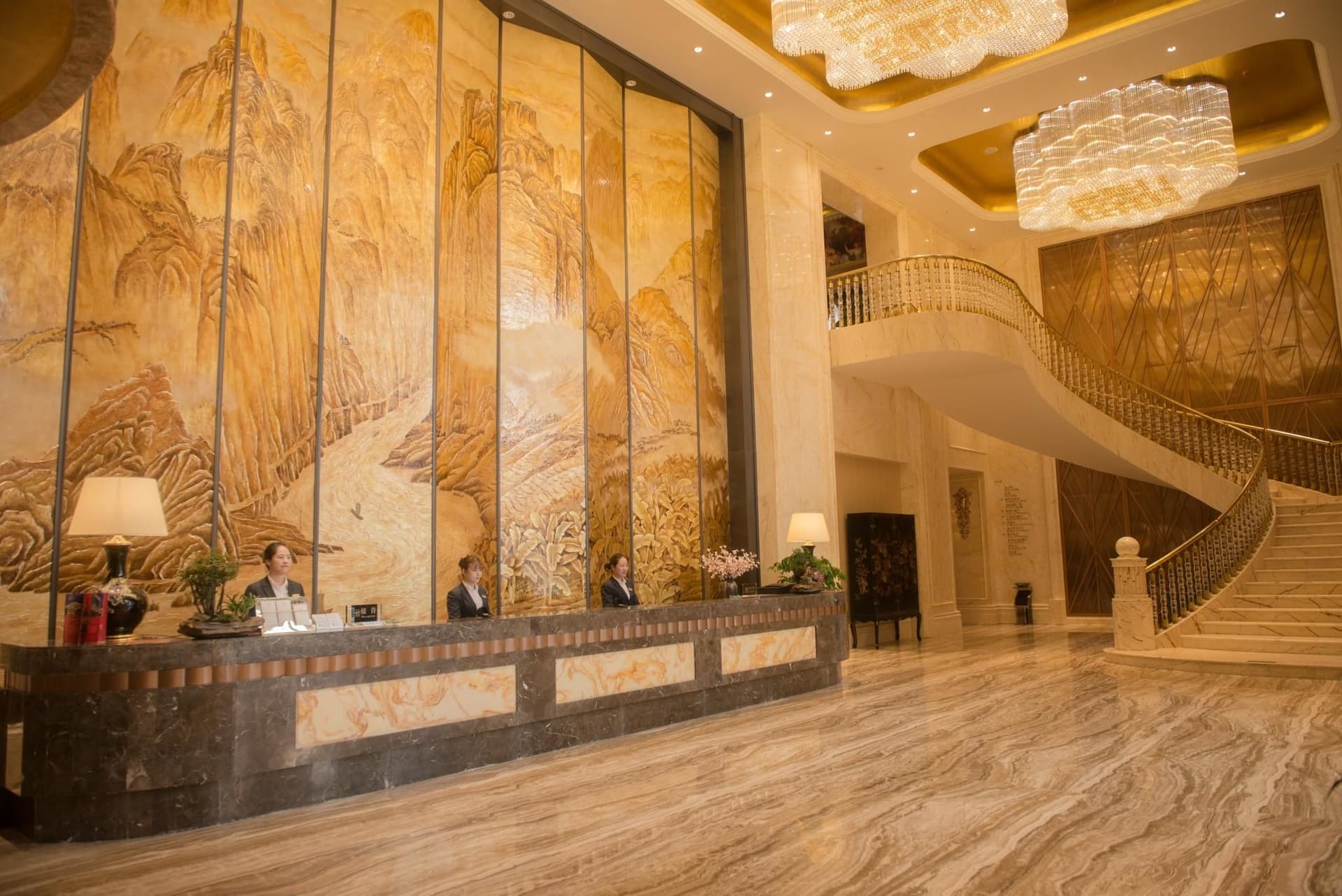 โรงแรมฮิลแมนโฮมฟูล
