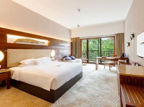 White Tiger Room-King Bed