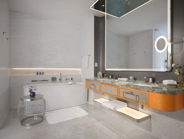 LUXURY MAGNIFIQUE ROOM, Club Millésime Access, 1 King Bed, Bay View