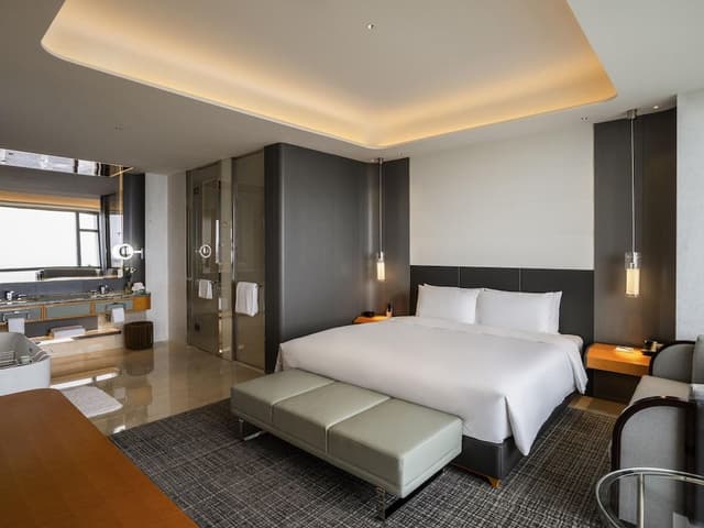 JUNIOR SUITE, Club Millesime Access,1 King Bed, Ocean View
