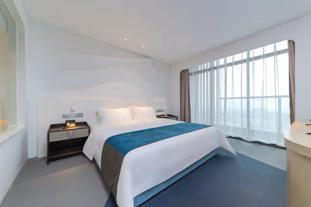 Deluxe Suit Room
