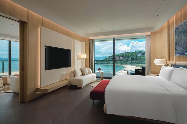 Star & Moon Panoramic Seaview Suite