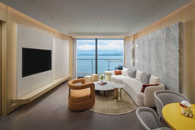 Deluxe Panoramic Seaview Suite