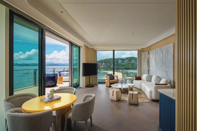Star & Moon Panoramic Seaview Suite