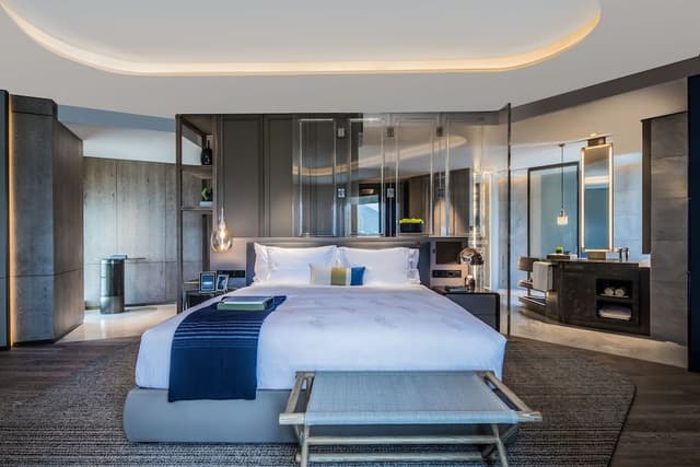 Corner Suite, 1 Bedroom (Executive Lounge Access)