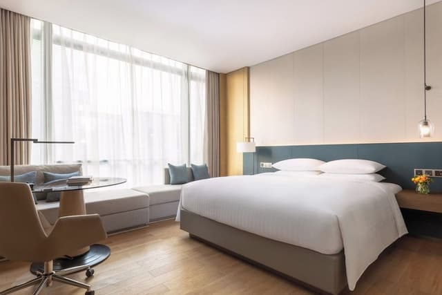 Room, 1 King Bed (Deluxe)