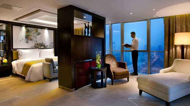 1 King Bed Premier Accessible Suite