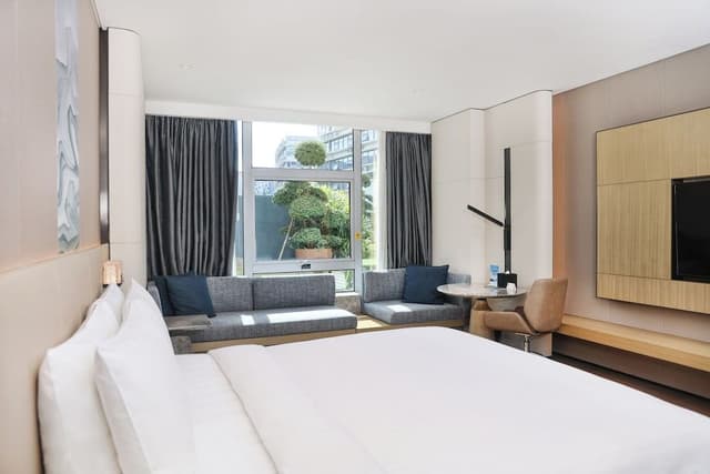 Room, 1 King Bed, Garden View