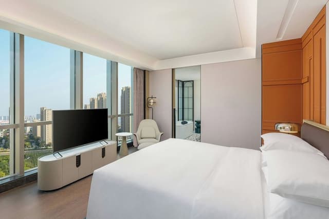 Deluxe Suite, 1 King Bed