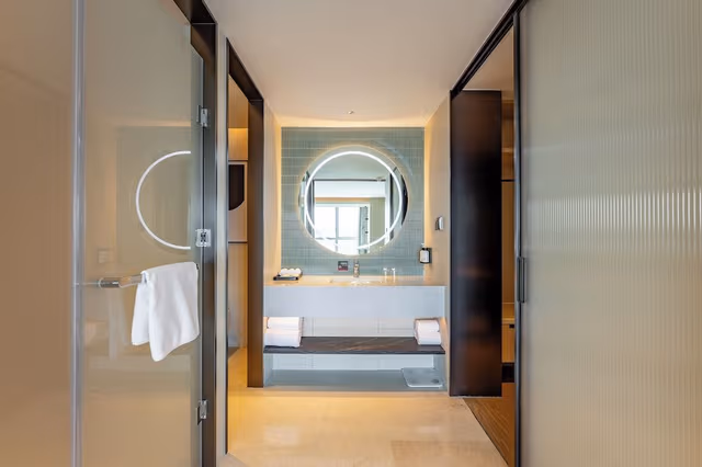 Suite, 1 King Bed (Smart Fitness Mirror)