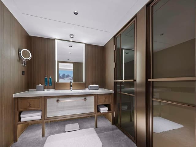 KING DELUXE SUITE