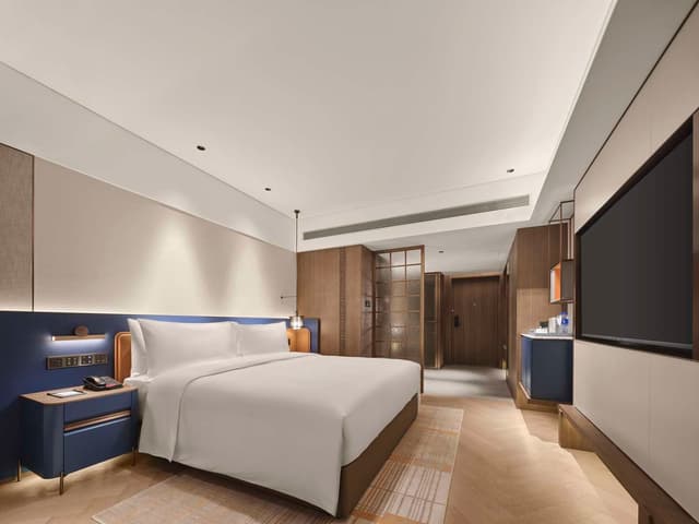 KING DELUXE ROOM